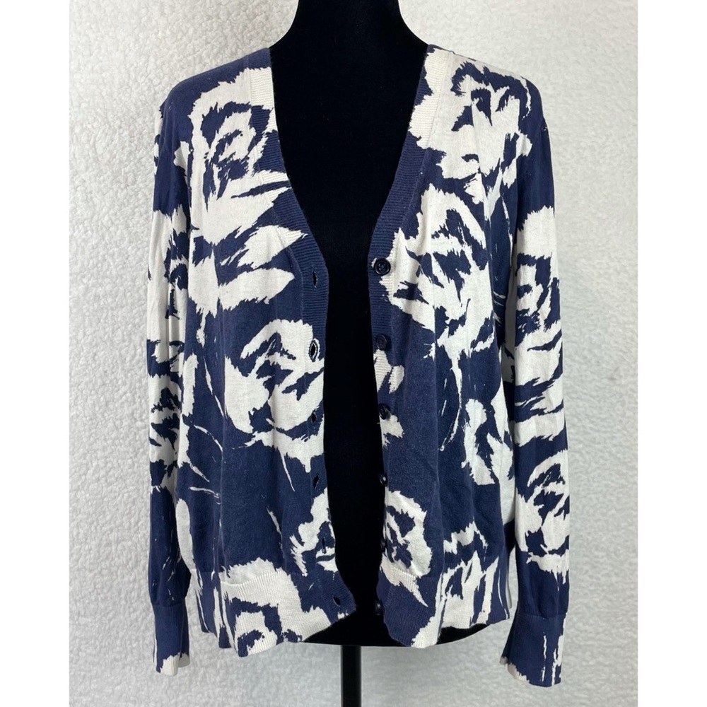 ST. JOHN’S BAY • Blue/White Floral Print V-Neck Long Sleeve Cardigan - Picture 15 of 16